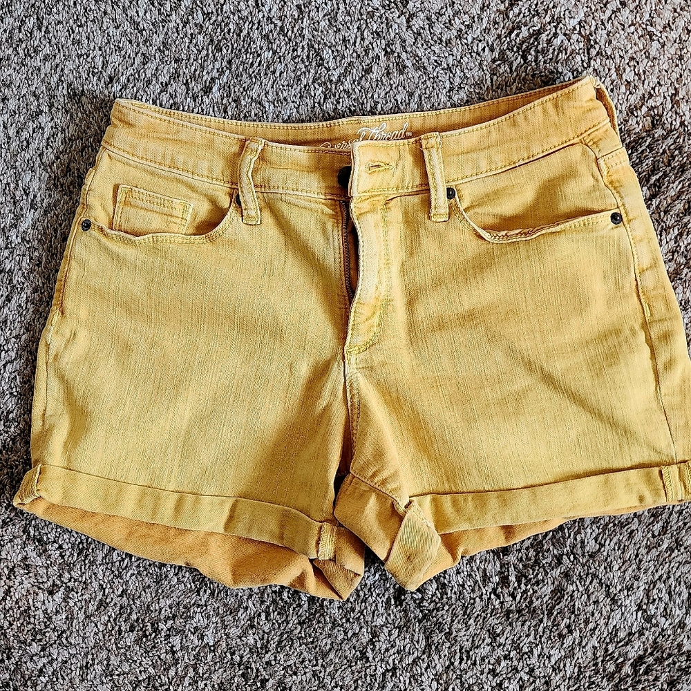 🌻Universal Thread yellow high rise midi shorts